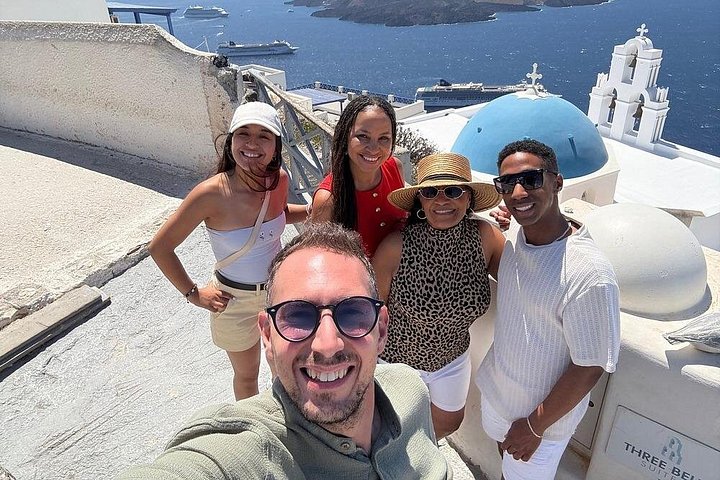 Private, anpassbare Landtour auf Santorini mit lokalem Fahrer-Reiseleiter, der malerische Dörfer und Strände erkundet, Foto 6 | wizardtrip