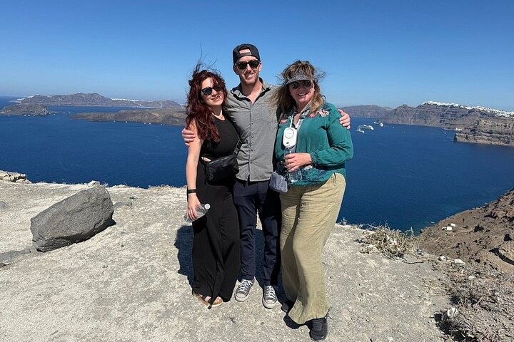 Private, anpassbare Landtour auf Santorini mit lokalem Fahrer-Reiseleiter, der malerische Dörfer und Strände erkundet, Foto 8 | wizardtrip