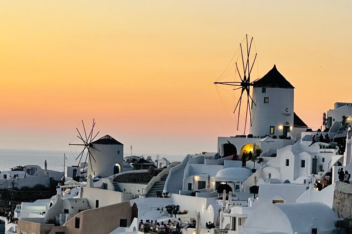 Private, anpassbare Landtour auf Santorini mit lokalem Fahrer-Reiseleiter, der malerische Dörfer und Strände erkundet, Foto 12 | wizardtrip