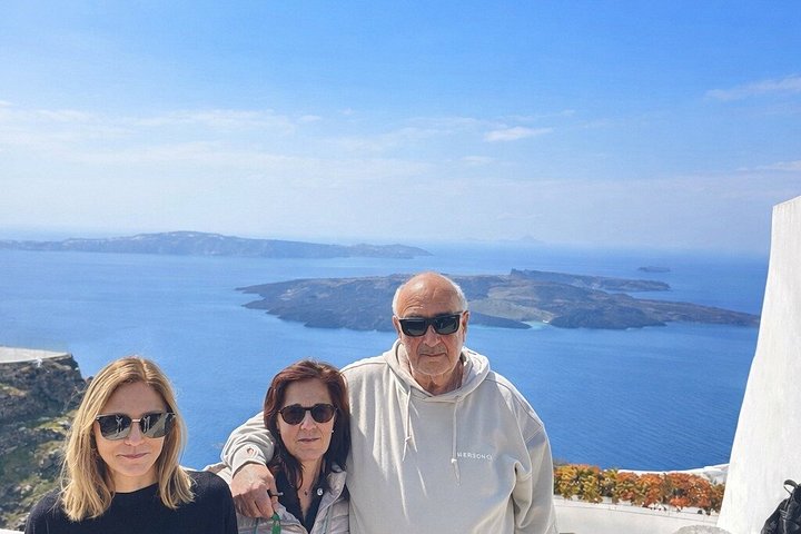 Private, anpassbare Landtour auf Santorini mit lokalem Fahrer-Reiseleiter, der malerische Dörfer und Strände erkundet, Foto 13 | wizardtrip