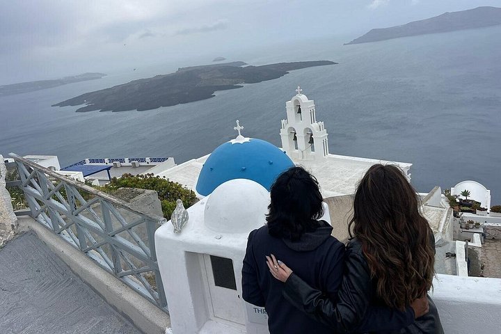 Private, anpassbare Landtour auf Santorini mit lokalem Fahrer-Reiseleiter, der malerische Dörfer und Strände erkundet, Foto 14 | wizardtrip
