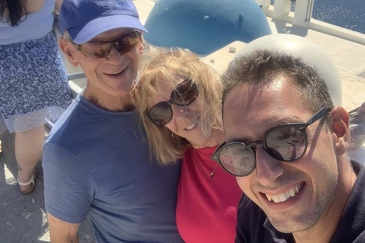 Private, anpassbare Landtour auf Santorini mit lokalem Fahrer-Reiseleiter, der malerische Dörfer und Strände erkundet, Foto 18 | wizardtrip