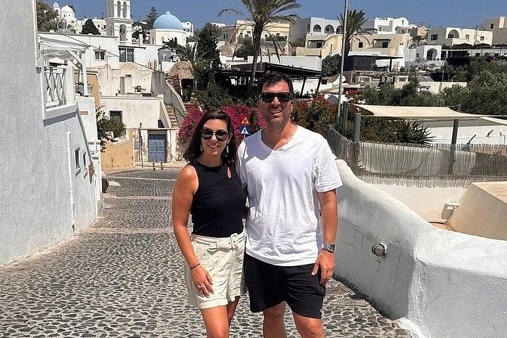 Private, anpassbare Landtour auf Santorini mit lokalem Fahrer-Reiseleiter, der malerische Dörfer und Strände erkundet, Foto 19 | wizardtrip