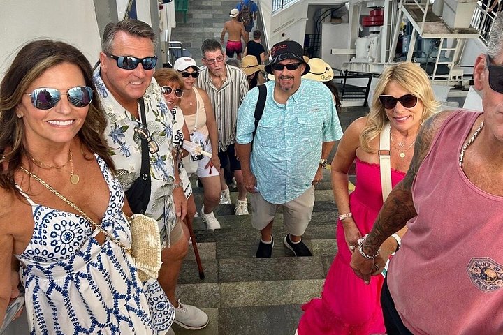 Private, anpassbare Landtour auf Santorini mit lokalem Fahrer-Reiseleiter, der malerische Dörfer und Strände erkundet, Foto 20 | wizardtrip
