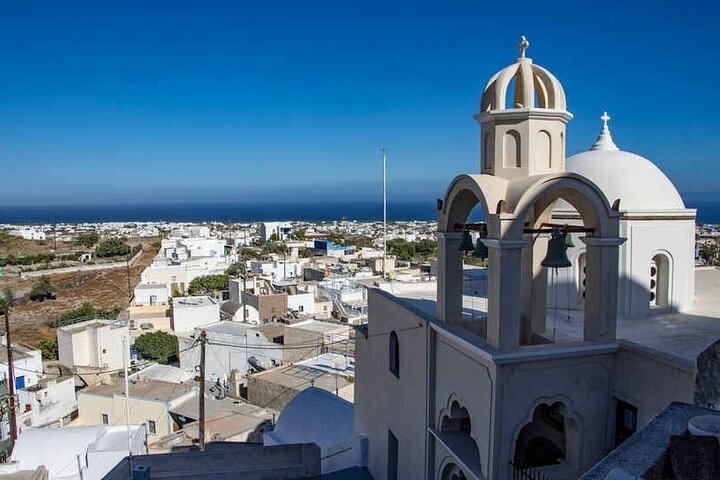 Private, anpassbare Landtour auf Santorini mit lokalem Fahrer-Reiseleiter, der malerische Dörfer und Strände erkundet, Foto 22 | wizardtrip