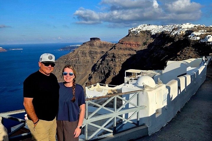 Private, anpassbare Landtour auf Santorini mit lokalem Fahrer-Reiseleiter, der malerische Dörfer und Strände erkundet, Foto 27 | wizardtrip
