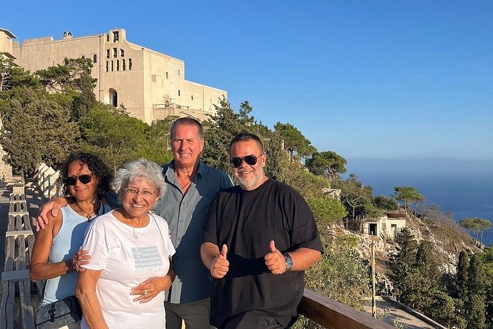 Private, anpassbare Landtour auf Santorini mit lokalem Fahrer-Reiseleiter, der malerische Dörfer und Strände erkundet, Foto 28 | wizardtrip