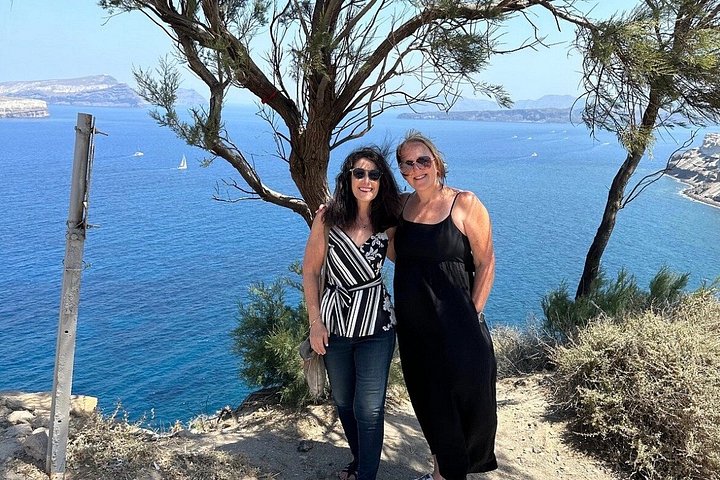 Private, anpassbare Landtour auf Santorini mit lokalem Fahrer-Reiseleiter, der malerische Dörfer und Strände erkundet, Foto 34 | wizardtrip