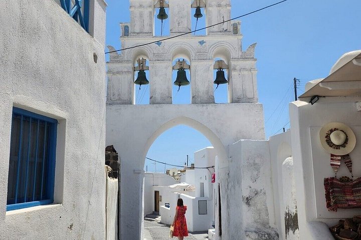 Private, anpassbare Landtour auf Santorini mit lokalem Fahrer-Reiseleiter, der malerische Dörfer und Strände erkundet, Foto 37 | wizardtrip