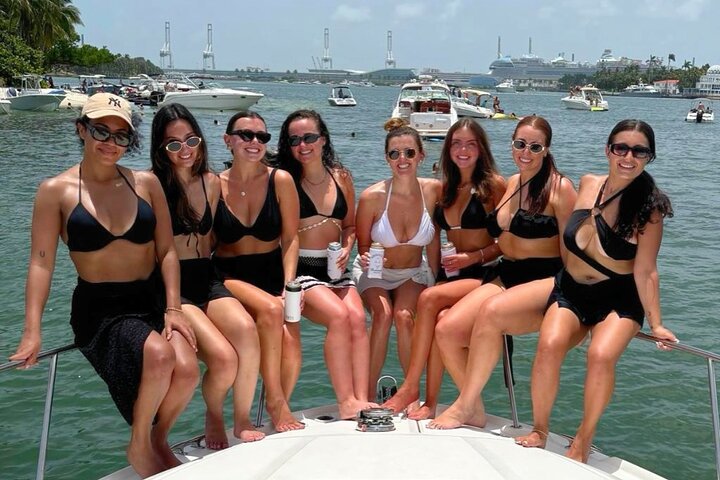 Private yacht tour in Miami offering skyline views and water activities, photo 13 | wizardtrip