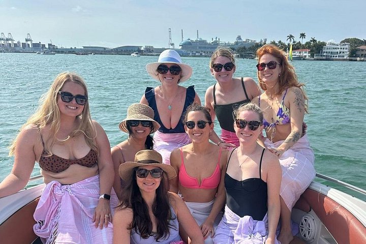 Private yacht tour in Miami offering skyline views and water activities, photo 14 | wizardtrip