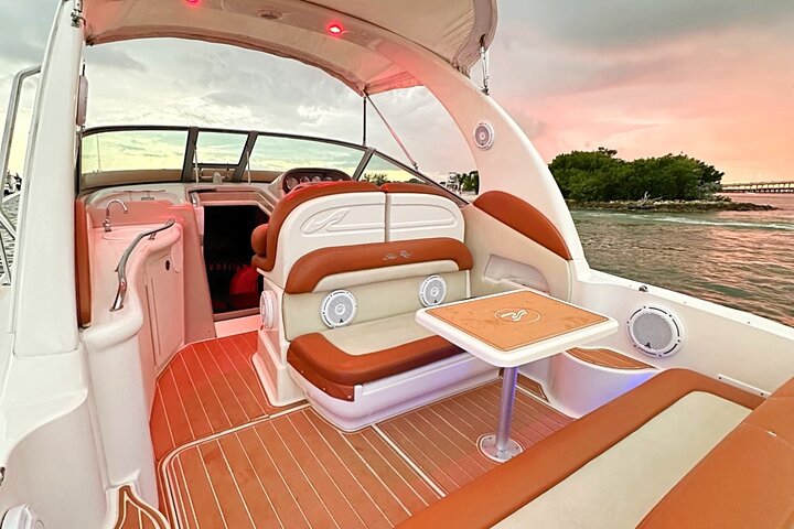 Location de Yacht Privé à Miami avec Capitaine : Options Coucher de Soleil | wizardtrip