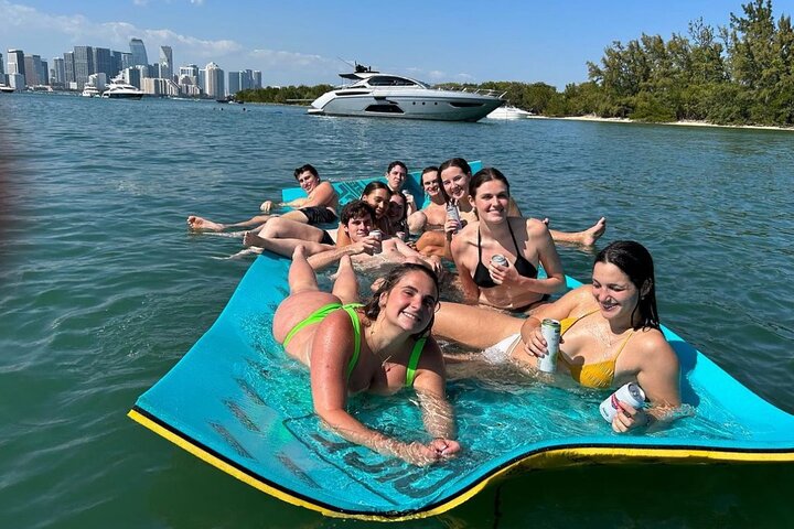 Privat yach tur i Miami med utsikt över skyline, solnedgångskryssningar och vattenaktiviteter, foto 12 | wizardtrip