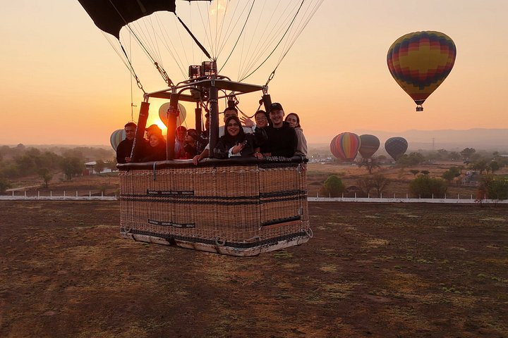 Passeio de balão sobre as pirâmides de Teotihuacan com café da manhã na caverna e traslado da Cidade do México, foto 10 | wizardtrip