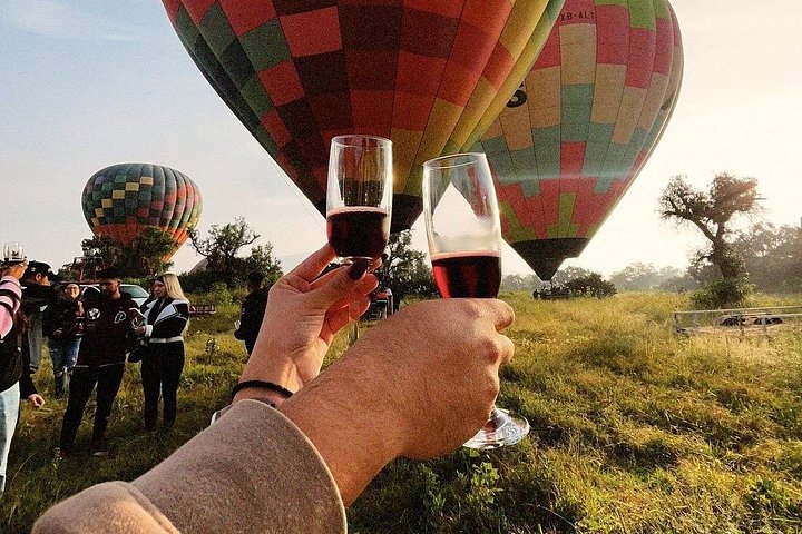 Passeio de balão sobre as pirâmides de Teotihuacan com café da manhã na caverna e traslado da Cidade do México, foto 11 | wizardtrip