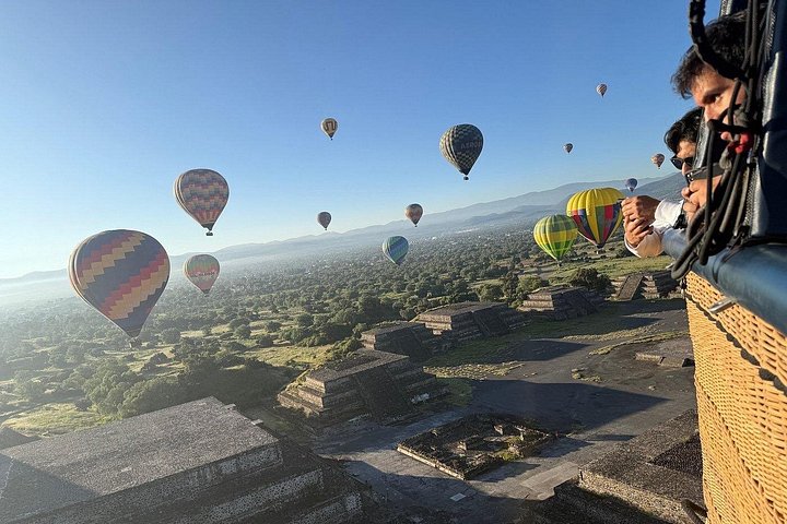 Passeio de balão sobre as pirâmides de Teotihuacan com café da manhã na caverna e traslado da Cidade do México, foto 17 | wizardtrip