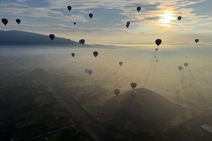 Passeio de balão sobre as pirâmides de Teotihuacan com café da manhã na caverna e traslado da Cidade do México, foto 24 | wizardtrip