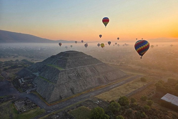 Passeio de balão sobre as pirâmides de Teotihuacan com café da manhã na caverna e traslado da Cidade do México, foto 25 | wizardtrip