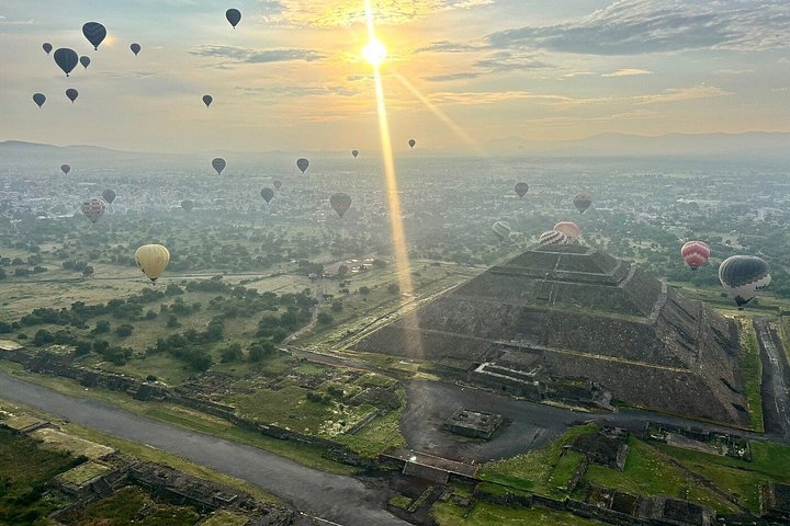 Passeio de balão sobre as pirâmides de Teotihuacan com café da manhã na caverna e traslado da Cidade do México, foto 28 | wizardtrip