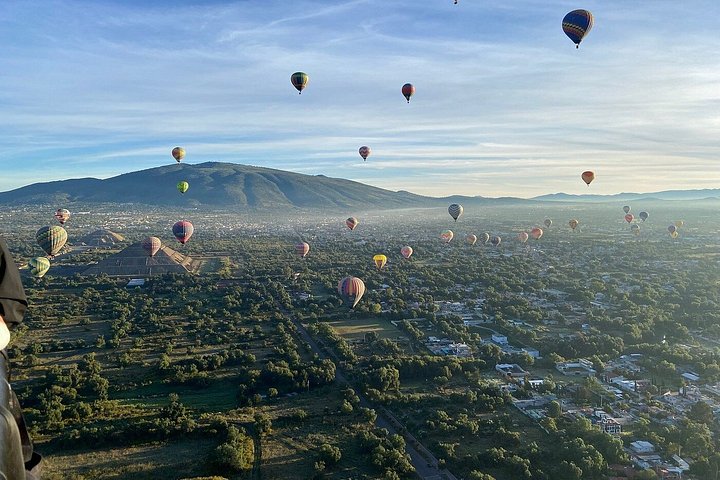 Passeio de balão sobre as pirâmides de Teotihuacan com café da manhã na caverna e traslado da Cidade do México, foto 31 | wizardtrip