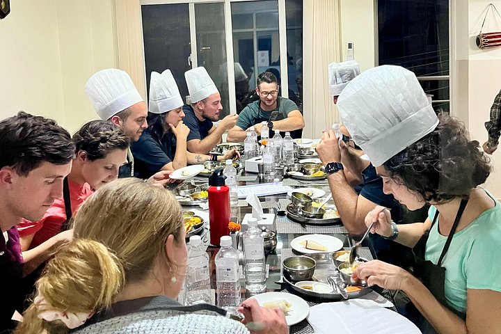 Praktisk nepalesisk madlavningskursus i Kathmandu, hvor du lærer at lave momos og traditionelle retter med lokale kokke, foto 15 | wizardtrip