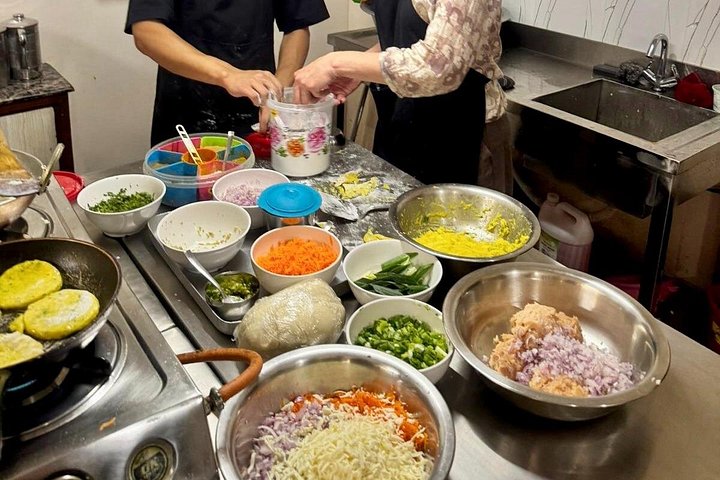 Praktisk nepalesisk madlavningskursus i Kathmandu, hvor du lærer at lave momos og traditionelle retter med lokale kokke, foto 31 | wizardtrip