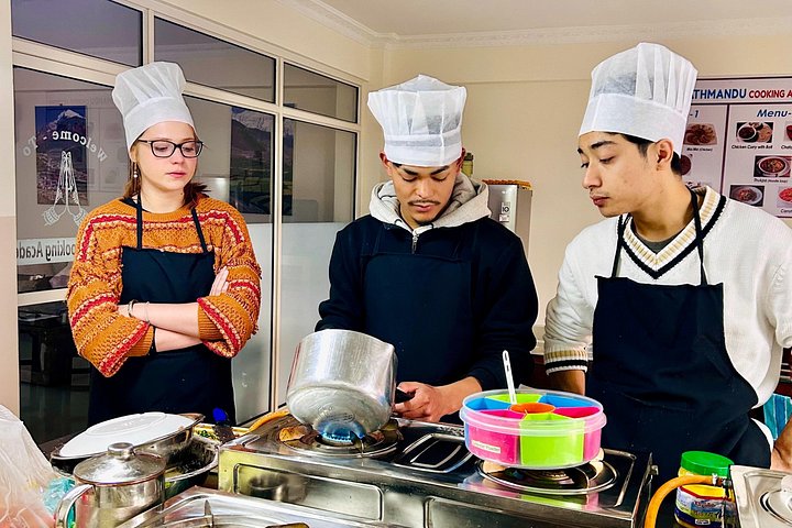 Praktisk nepalesisk madlavningskursus i Kathmandu, hvor du lærer at lave momos og traditionelle retter med lokale kokke, foto 33 | wizardtrip