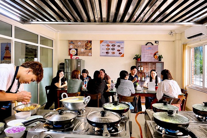 Praktisk nepalesisk madlavningskursus i Kathmandu, hvor du lærer at lave momos og traditionelle retter med lokale kokke, foto 40 | wizardtrip