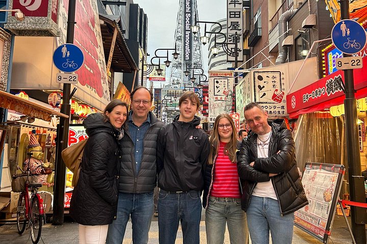 Osaka vandringstur med ikoniska landmärken som Osaka Castle och Dotonbori, lokala marknader och livliga gator, foto 45 | wizardtrip