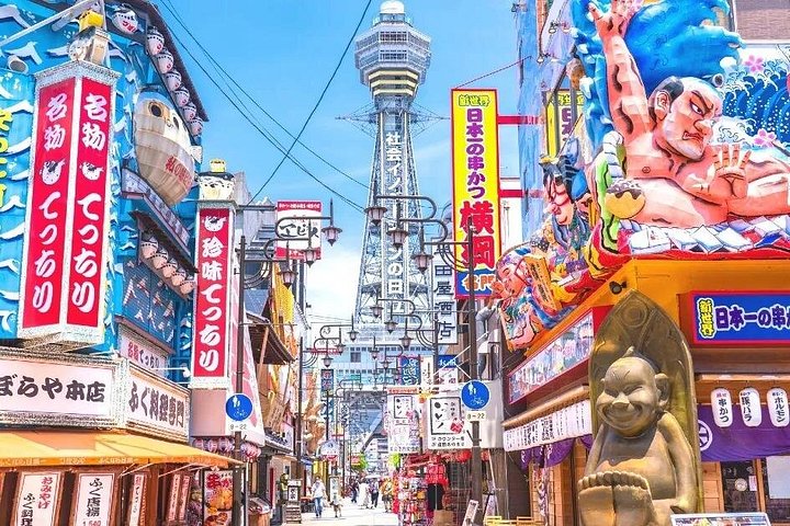 Osaka street food tour with local guide, tasting local dishes and drinks in Shinsekai, photo 8 | wizardtrip