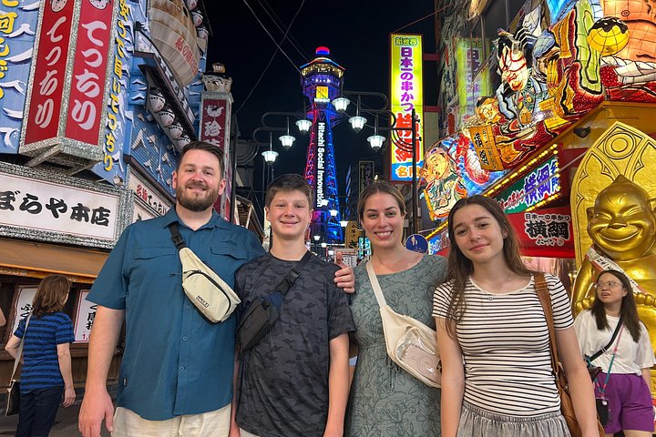 Osaka street food tour with local guide, tasting local dishes and drinks in Shinsekai, photo 12 | wizardtrip