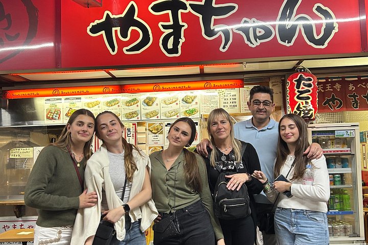 Osaka street food tour with local guide, tasting local dishes and drinks in Shinsekai, photo 15 | wizardtrip