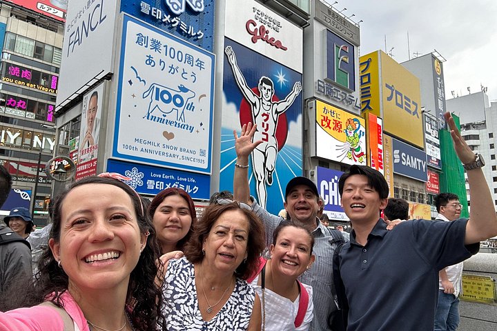 Osaka street food tour with local guide, tasting local dishes and drinks in Shinsekai, photo 18 | wizardtrip