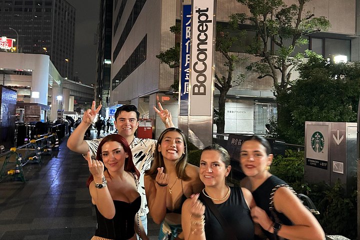 Osaka street food tour with local guide, tasting local dishes and drinks in Shinsekai, photo 23 | wizardtrip