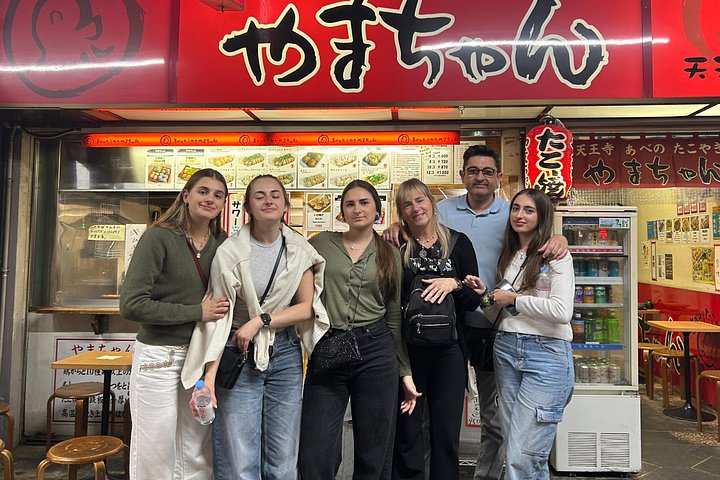 Osaka street food tour with local guide, tasting local dishes and drinks in Shinsekai, photo 25 | wizardtrip