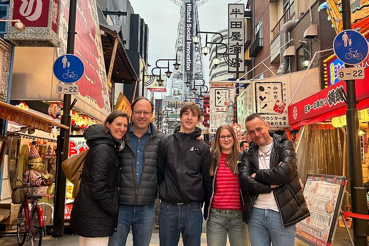 Osaka street food tour with local guide, tasting local dishes and drinks in Shinsekai, photo 27 | wizardtrip