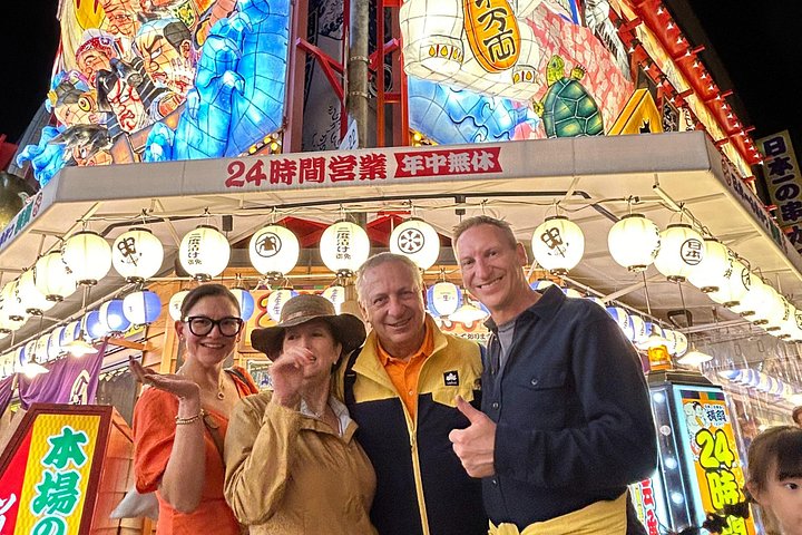 Osaka street food tour with local guide, tasting local dishes and drinks in Shinsekai, photo 28 | wizardtrip