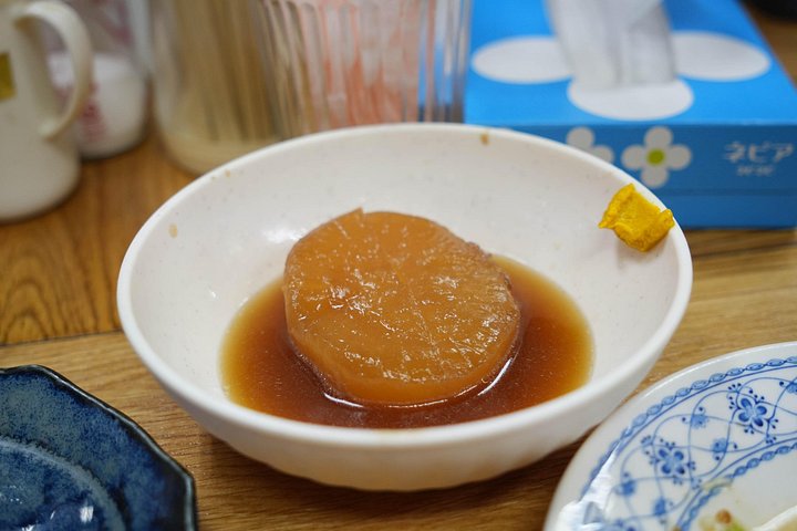 Osaka street food tour with local guide, tasting local dishes and drinks in Shinsekai, photo 33 | wizardtrip