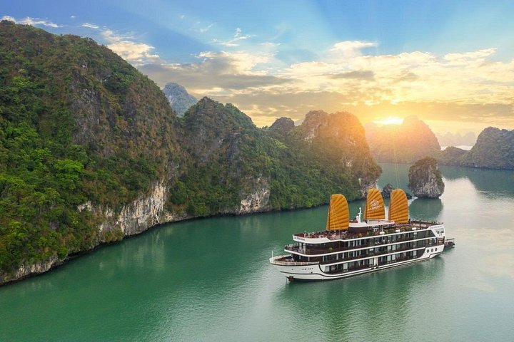 La Regina 2-dages tur i Halong Bay og Lan Ha Bay - 5 stjerner | wizardtrip