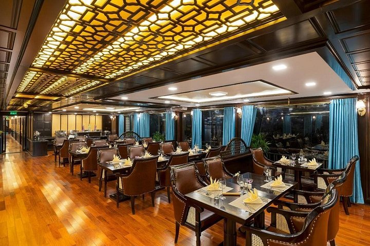 Luxe overnight cruise die de prachtige karstlandschappen van Halong Bay en Lan Ha Bay, Vietnam verkent, foto 9 | wizardtrip