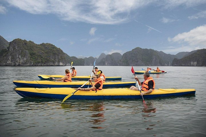 Luxe overnight cruise die de prachtige karstlandschappen van Halong Bay en Lan Ha Bay, Vietnam verkent, foto 18 | wizardtrip