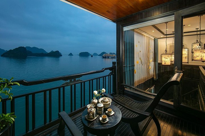 Luxe overnight cruise die de prachtige karstlandschappen van Halong Bay en Lan Ha Bay, Vietnam verkent, foto 22 | wizardtrip