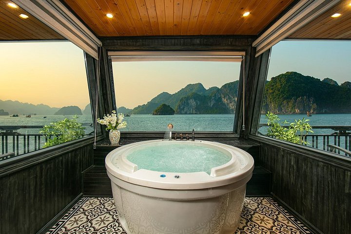 Luxe overnight cruise die de prachtige karstlandschappen van Halong Bay en Lan Ha Bay, Vietnam verkent, foto 28 | wizardtrip