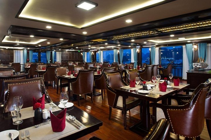 Luxe overnight cruise die de prachtige karstlandschappen van Halong Bay en Lan Ha Bay, Vietnam verkent, foto 34 | wizardtrip