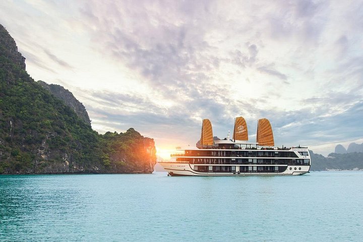 Luxe overnight cruise die de prachtige karstlandschappen van Halong Bay en Lan Ha Bay, Vietnam verkent, foto 35 | wizardtrip