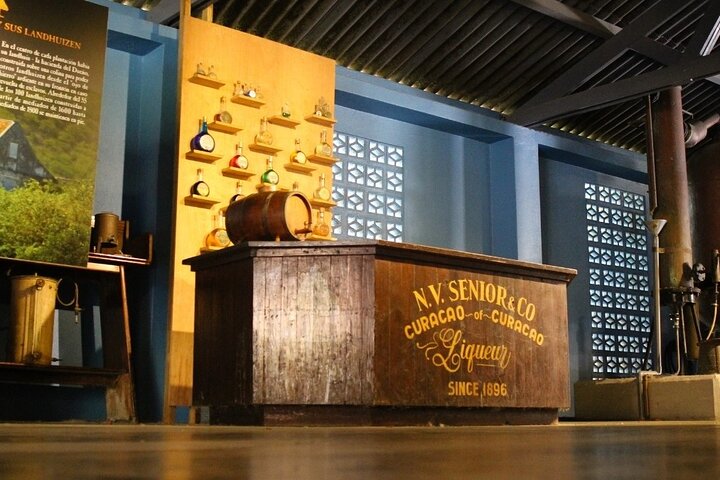 Utforsk det historiske Curaçao Liqueur Distillery og smak dets berømte likører, foto 7 | wizardtrip