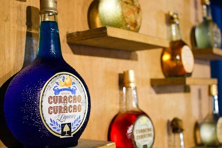 Utforsk det historiske Curaçao Liqueur Distillery og smak dets berømte likører, foto 15 | wizardtrip