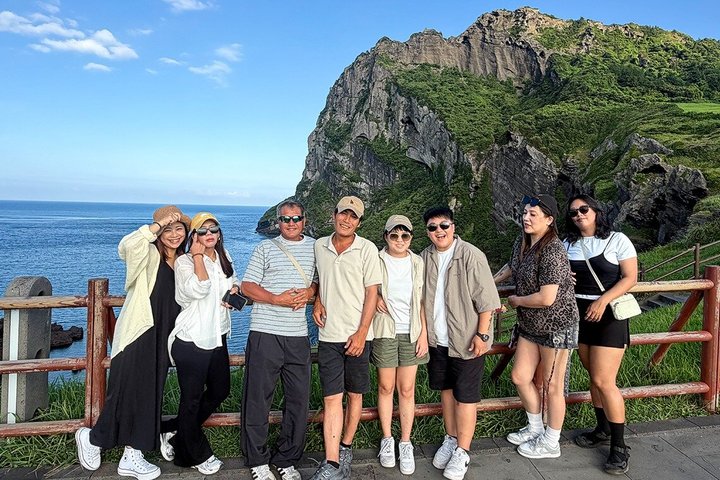 Tour privado de carro explorando os locais populares e joias escondidas da Ilha de Jeju, foto 6 | wizardtrip