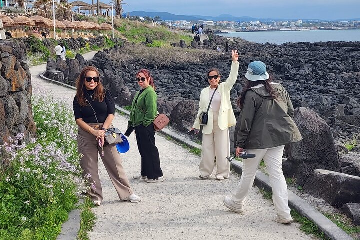 Tour privado de carro explorando os locais populares e joias escondidas da Ilha de Jeju, foto 11 | wizardtrip