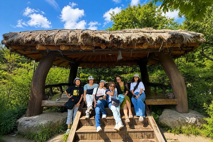 Tour privado de carro explorando os locais populares e joias escondidas da Ilha de Jeju, foto 19 | wizardtrip